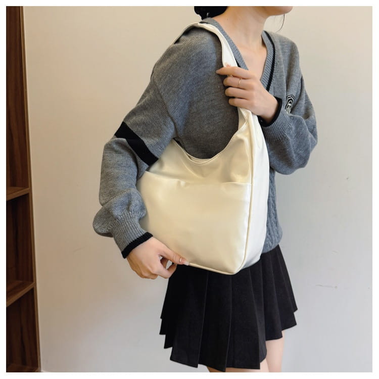 Simple commute underarm shoulder bag with polyester lining in multiple colors