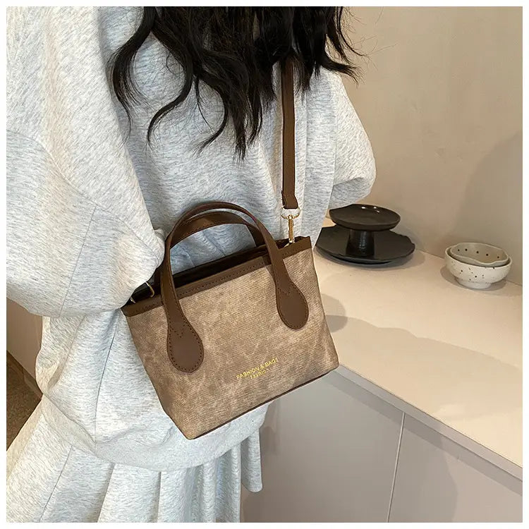 Medium PU axelväska för kvinnor svartbrun med intern mobiltelefonficka