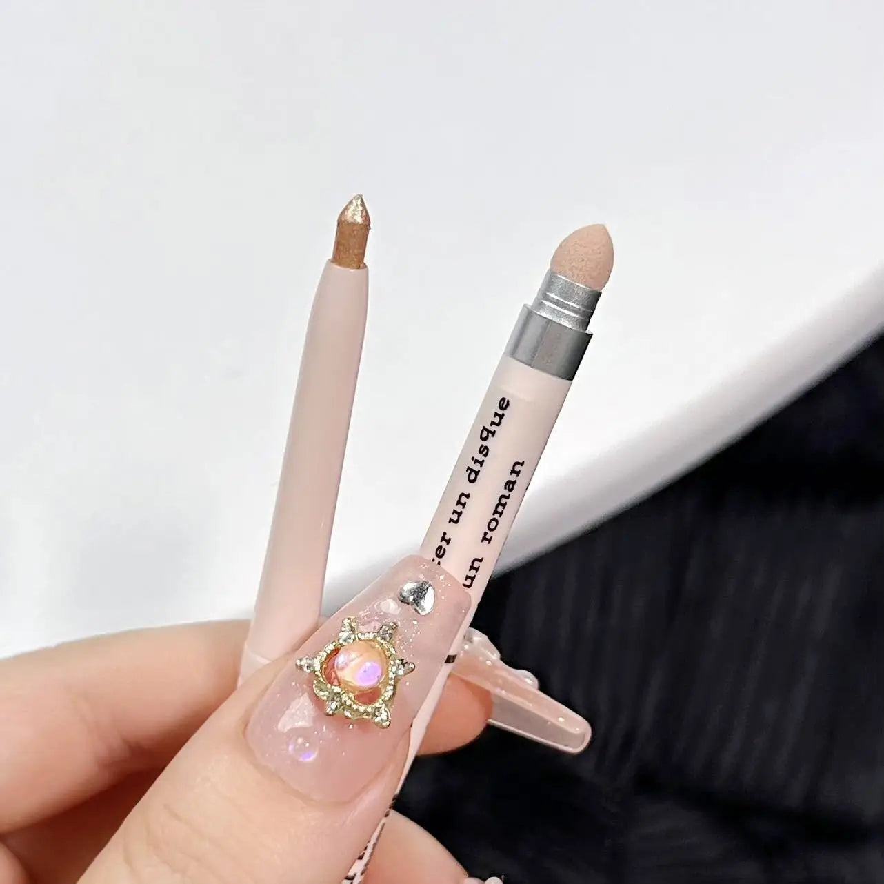 Variety of Eye Shadow Colors in Beige Pink Gold Purple and More