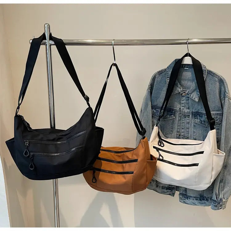 Lerret dumpling pose medium crossbody veske med glidelåslomme for kvinner