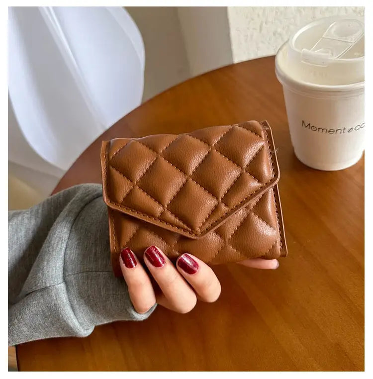 Prémium poliészter bélésszövet, 11,5 hüvelyk széles, 9,5 hüvelyk magas, 1 mm vastagsággal, vízálló, lélegző és kopásálló alkalmazásokhoz készítve.