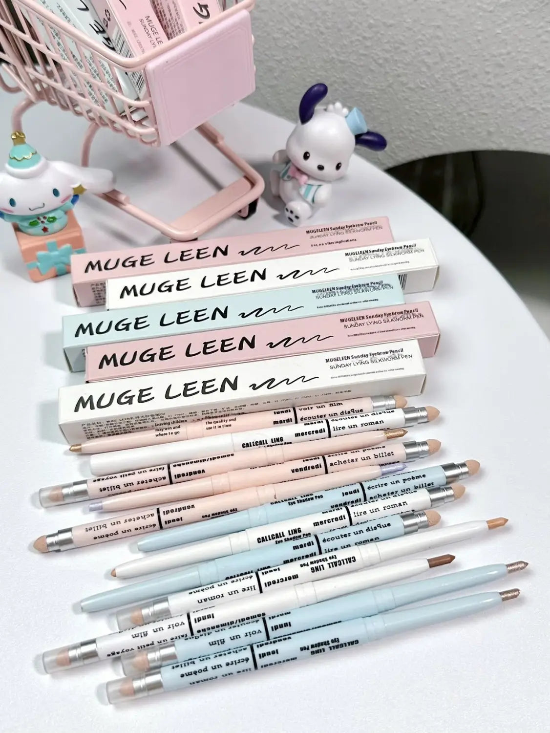 Variety of Eye Shadow Colors in Beige Pink Gold Purple and More