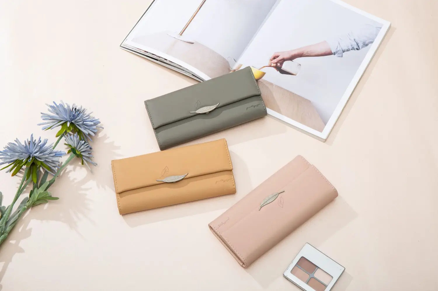 Pomarańczowa skórzana torebka z poliestrową podszewką na codzienne