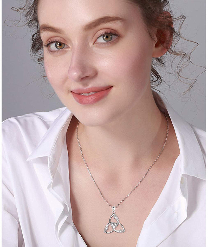 925 Silver Necklace Women’s Triangle Silver Accessories Clavicle Chain - Triangle Bling for Your Clavicle’s Wild Side