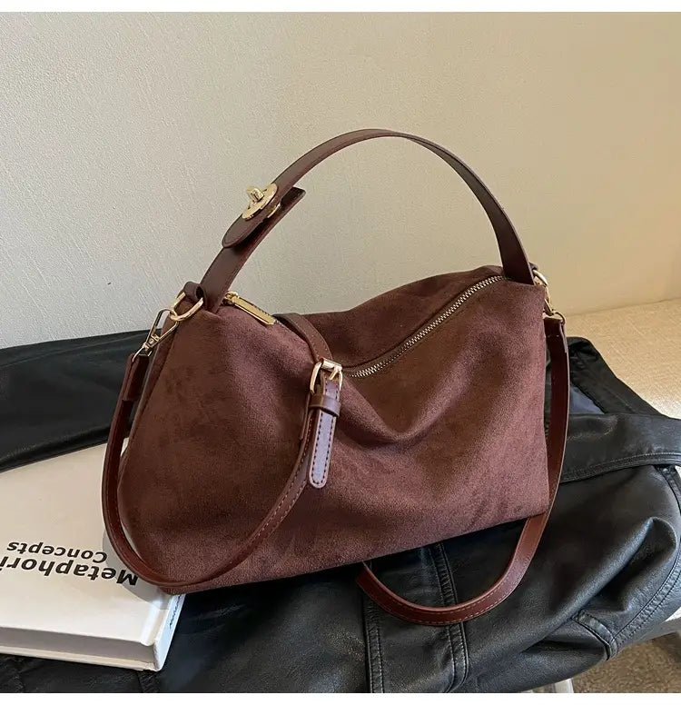 Retro Fashion Shoulder Bag with Polyester Lining for Travel and Daily