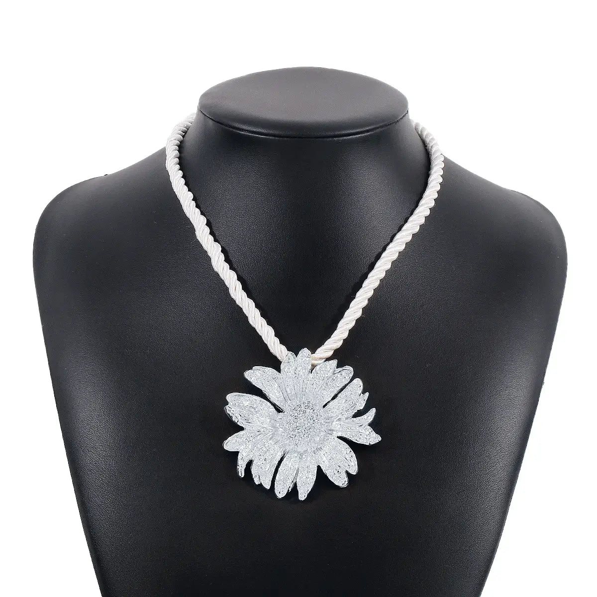 Fashion Personalized Flower Pendant Clavicle Chain