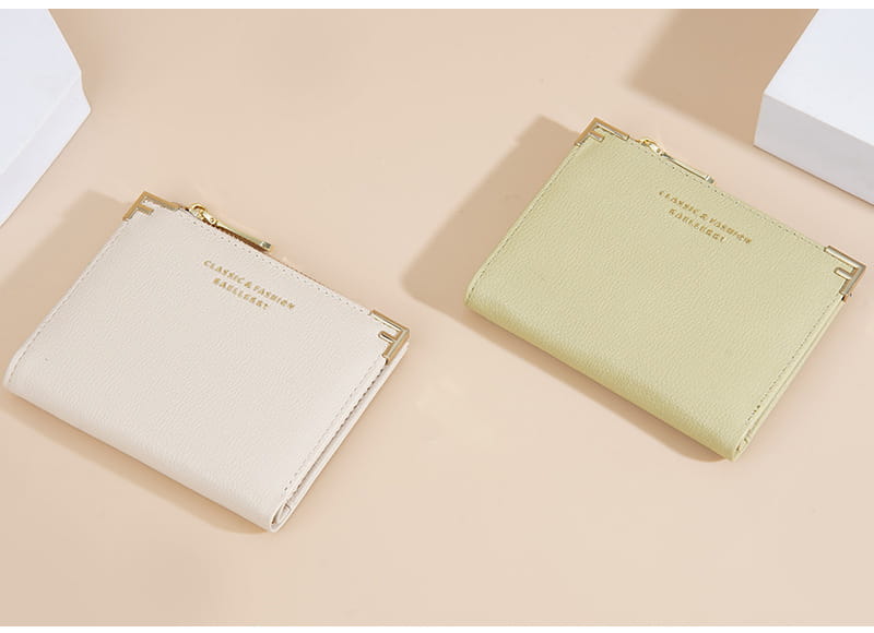 Mitmevärviline sünteetiline nahast rahakott kaardipesade ja kompaktse kujundusega