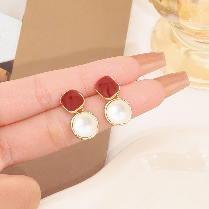 French Style Retro Stud Earrings Simple Buttons Elegant Dripping Earrings