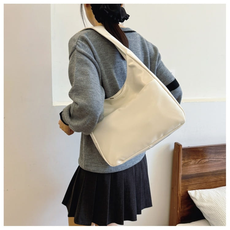 Simple commute underarm shoulder bag with polyester lining in multiple colors