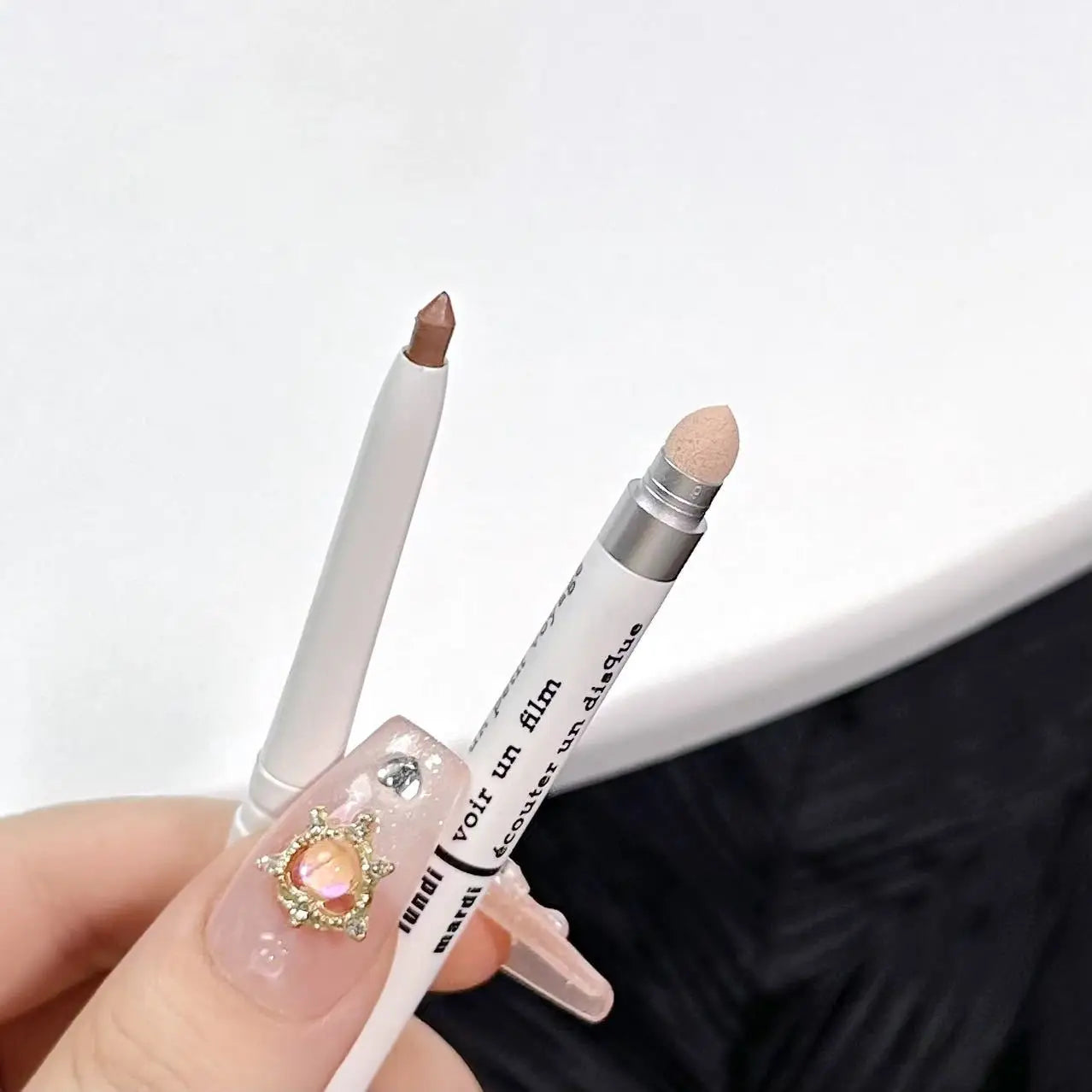 Variety of Eye Shadow Colors in Beige Pink Gold Purple and More