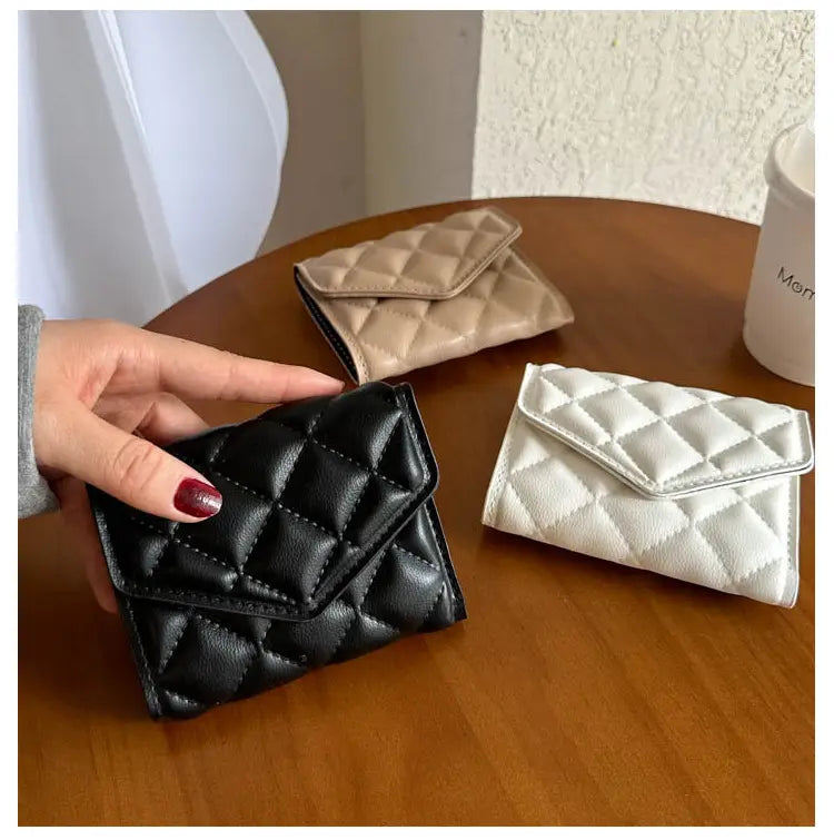 Sokoldalú poliészter bélésszövet, méretekkel, 11,5 '' x 9,5 '', amely 1 mm vastagságot tartalmaz a tartósság és a kényelem érdekében a különféle varrási projektekben.