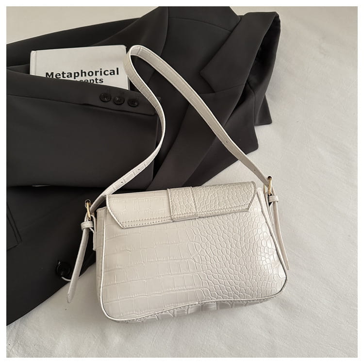 Varine en cuir PU dur avec bandoulière unique en plusieurs couleurs