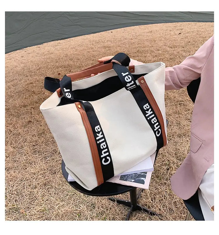 Casual Fashion Canvas Clamshell Bag with European Retro Design for United States