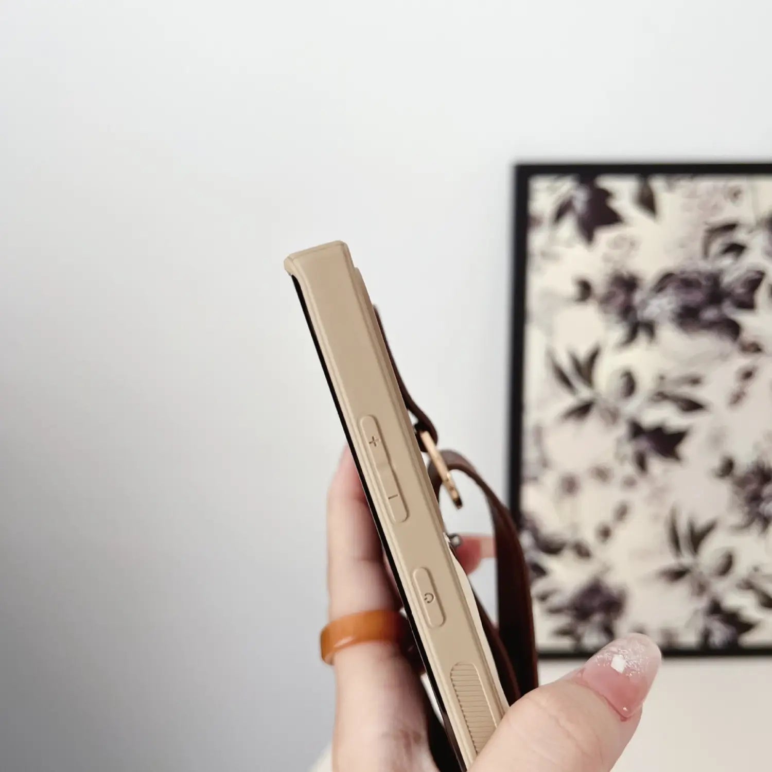 S23ultra Ultra-thin Wrist Strap S24 Drop-resistant Phone Case