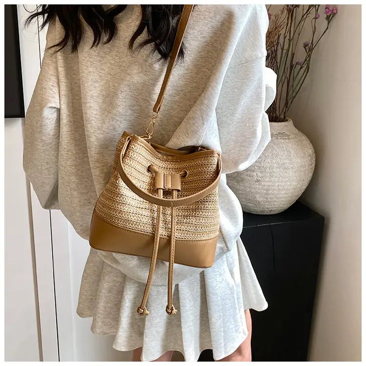 Kudottu ruskea aprikoosi maito tee olkalaukku neliömäinen ristikukkaro hihnalla