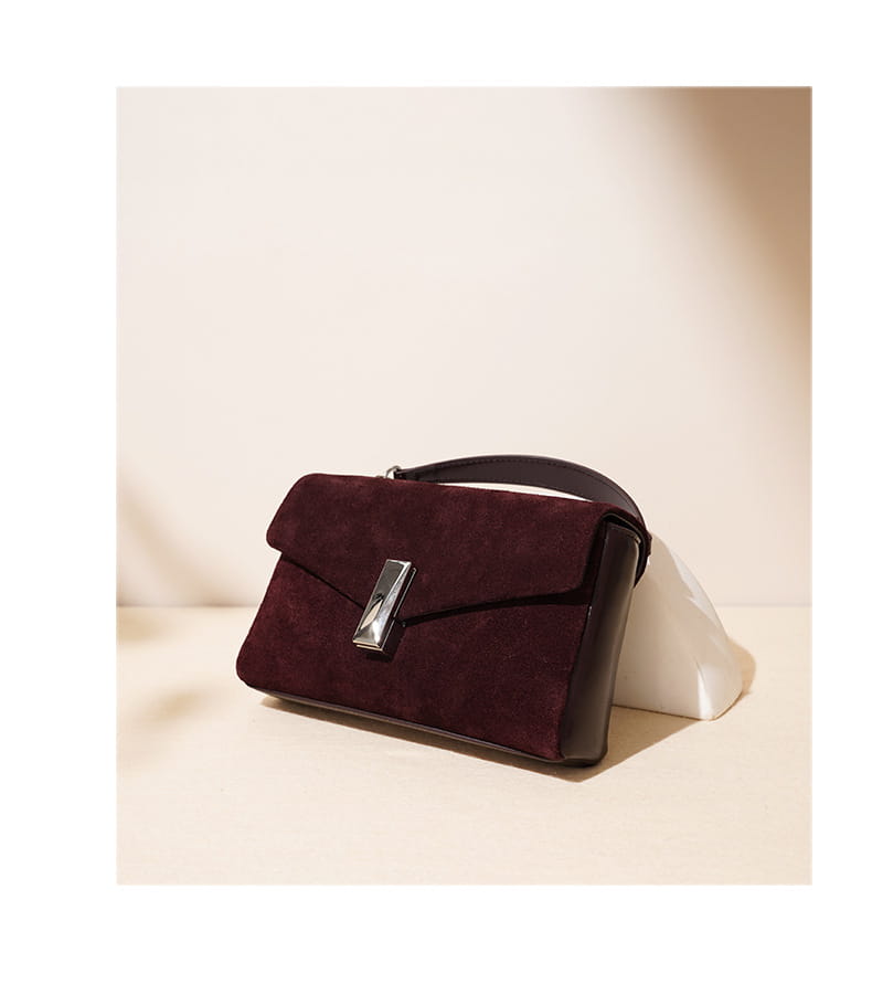 Leather Large Capacity Cowhide Bag with Sandwich Pocket and Adjustable Shoulder Strap