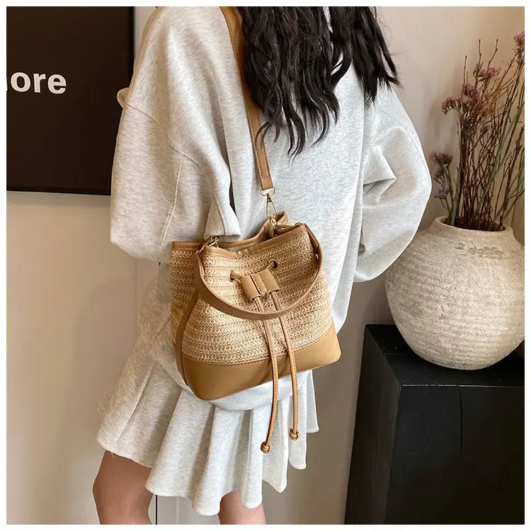 Kudottu ruskea aprikoosi maito tee olkalaukku neliömäinen ristikukkaro hihnalla