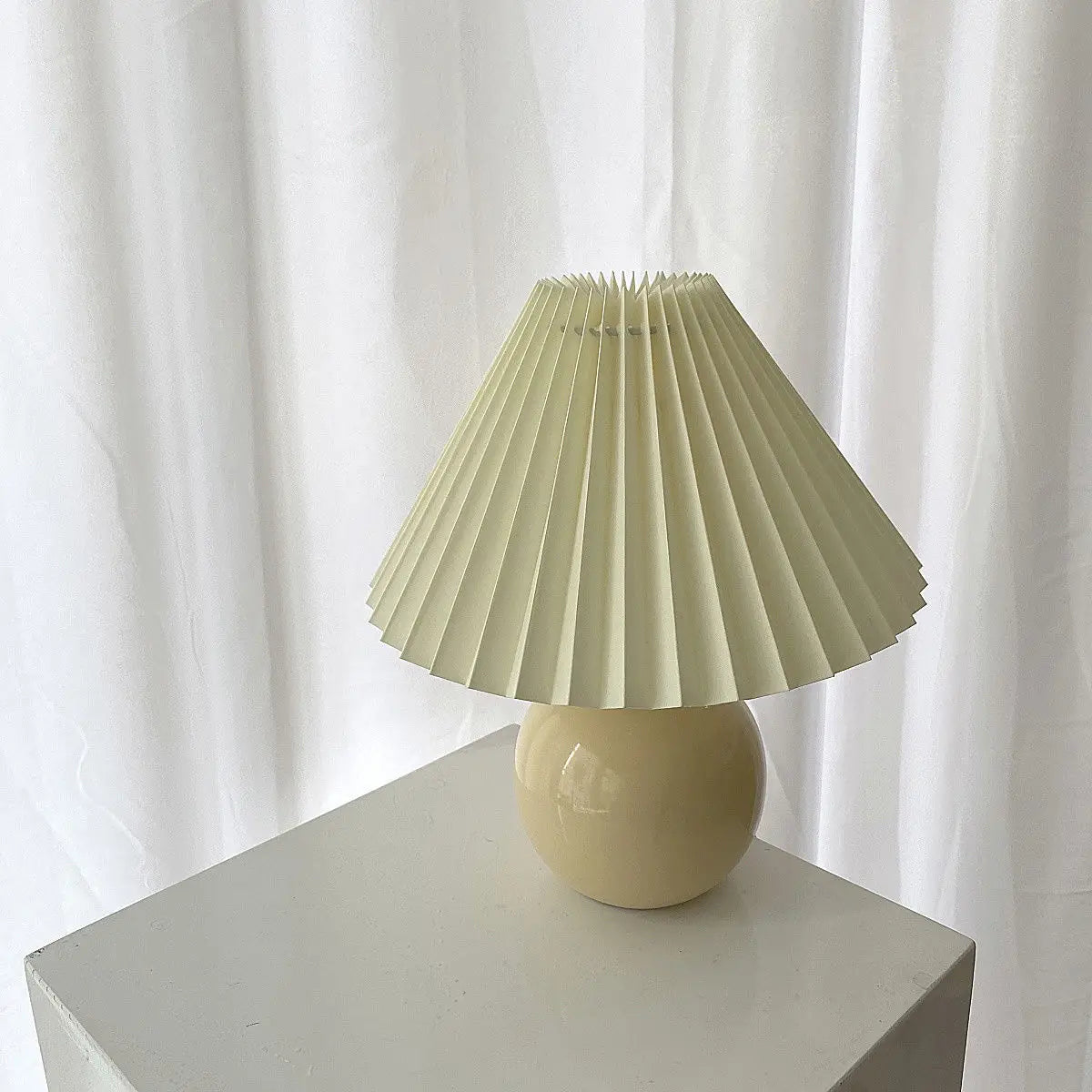 Ceramic Pleated Table Lamp Nordic Bedside Creative Night Light
