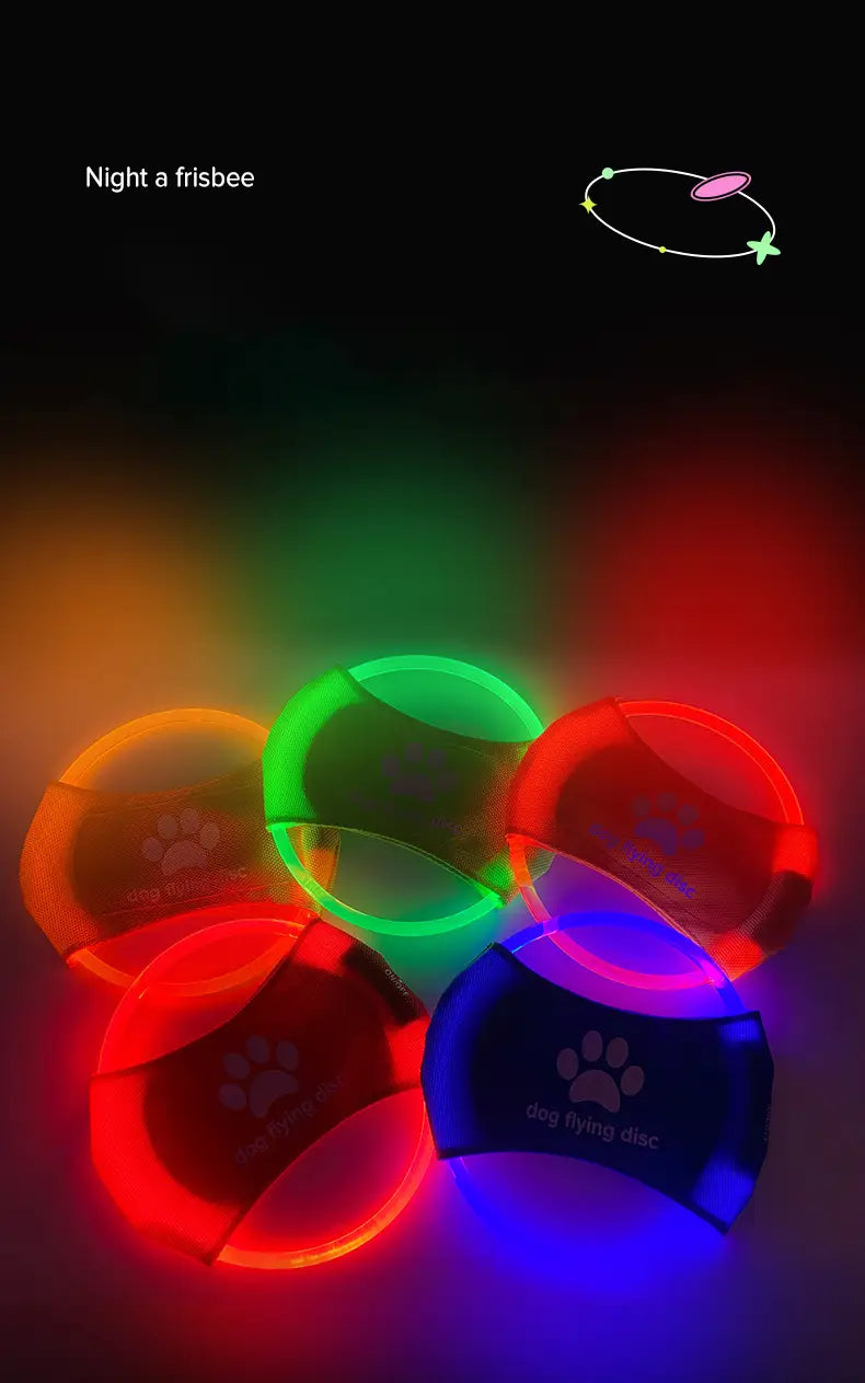 Színes repülő lemezek kültéri játékokhoz és tengerparti tevékenységekhez