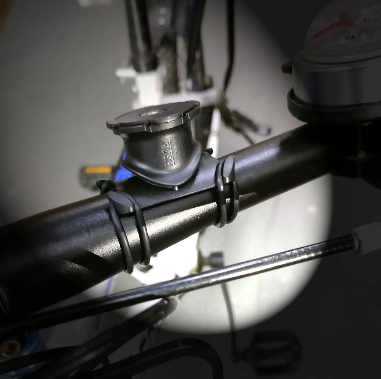 Simple Mobile Phone Holder Set with Blue and Red Patches for Fashion Personality