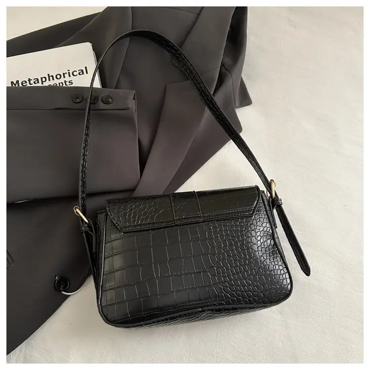 Varine en cuir PU dur avec bandoulière unique en plusieurs couleurs