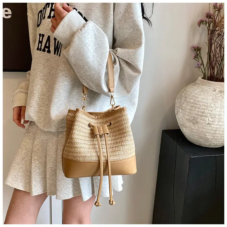 Kudottu ruskea aprikoosi maito tee olkalaukku neliömäinen ristikukkaro hihnalla