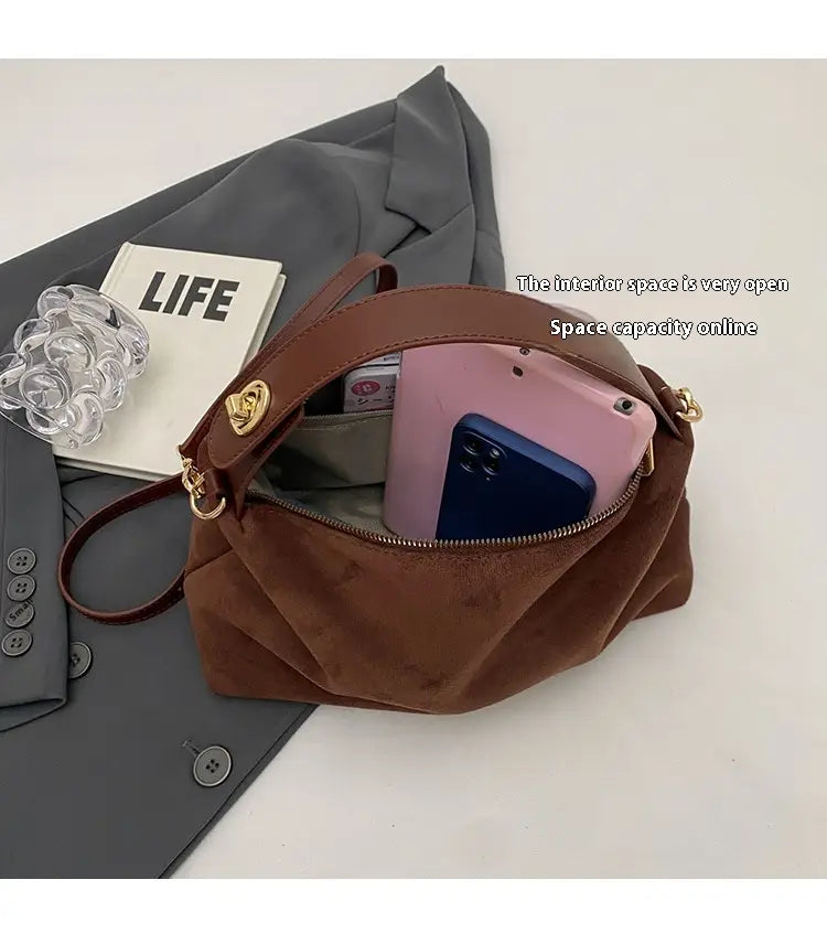 Retro Fashion Shoulder Bag with Polyester Lining for Travel and Daily