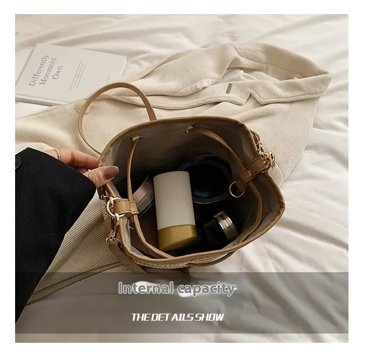 Kudottu ruskea aprikoosi maito tee olkalaukku neliömäinen ristikukkaro hihnalla