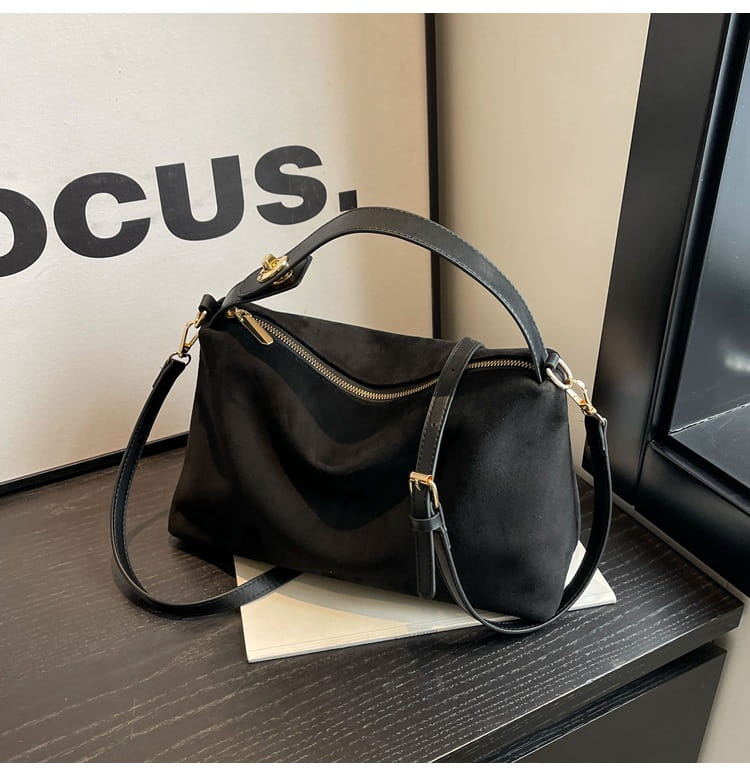 Retro Fashion Shoulder Bag with Polyester Lining for Travel and Daily