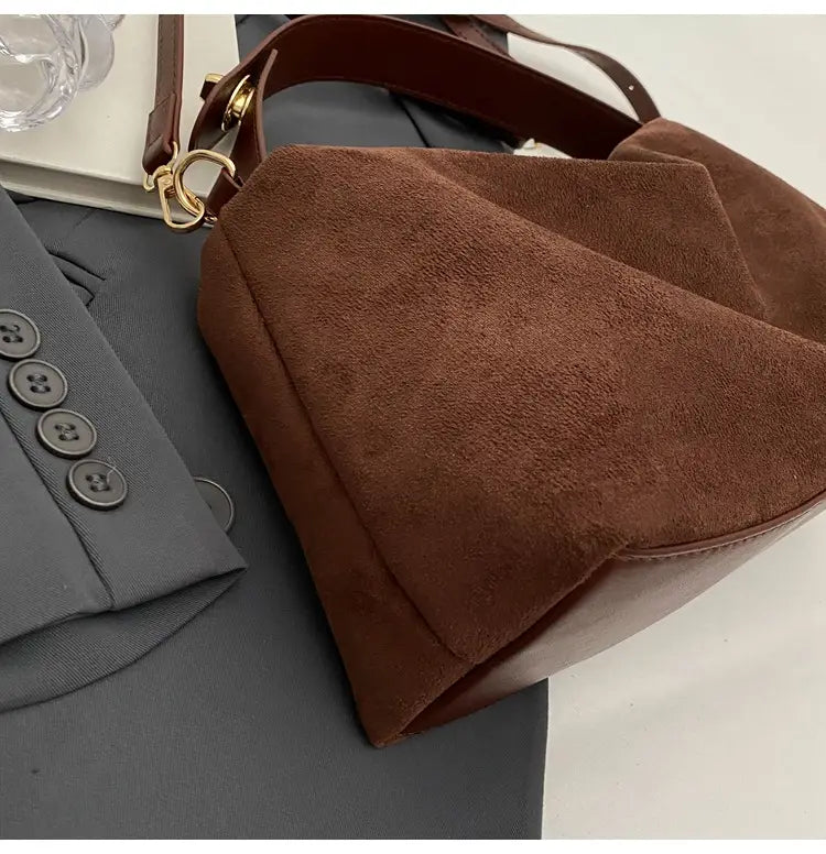 Retro Fashion Shoulder Bag with Polyester Lining for Travel and Daily