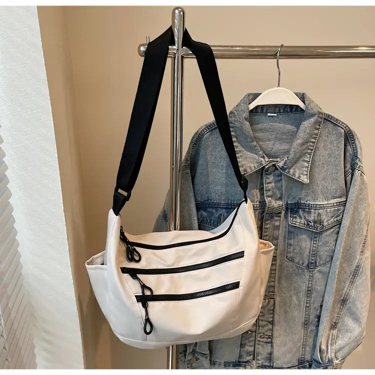 Lerret dumpling pose medium crossbody veske med glidelåslomme for kvinner