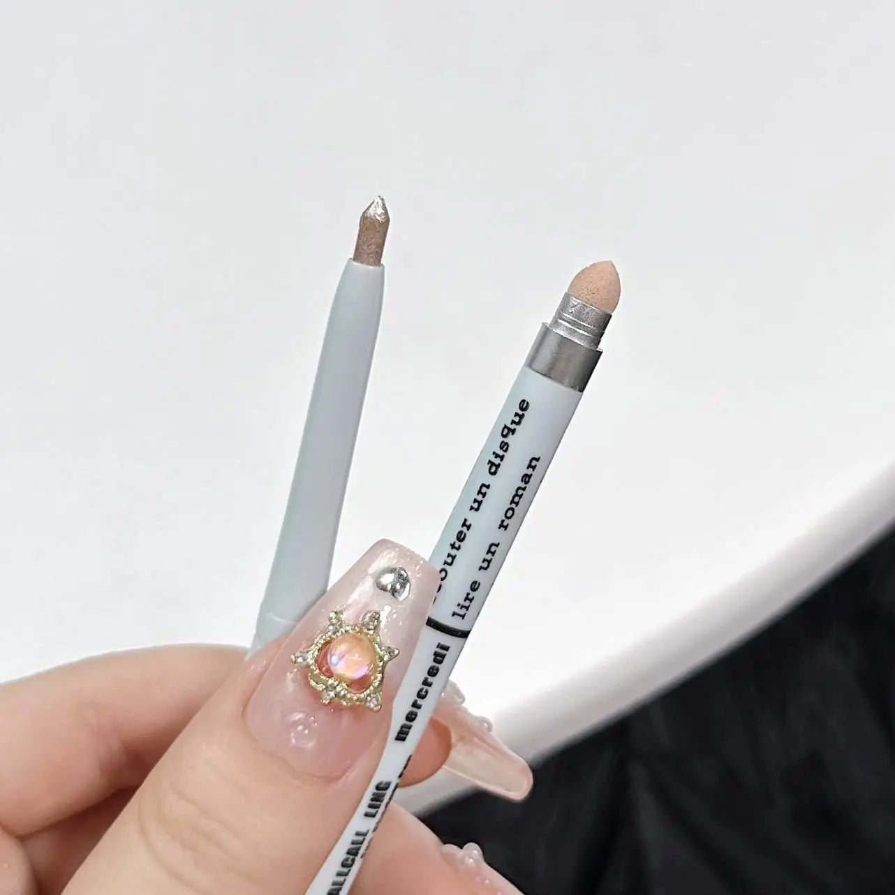 Variety of Eye Shadow Colors in Beige Pink Gold Purple and More