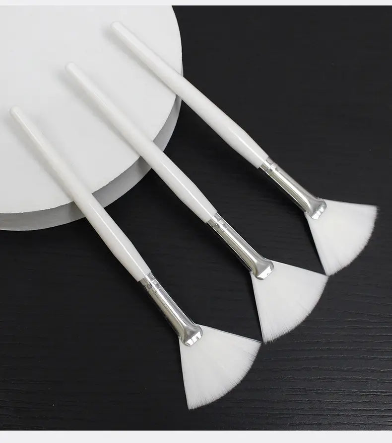 Beauty Tools Fan Brush for Tartaric Acid Applications and Makeup