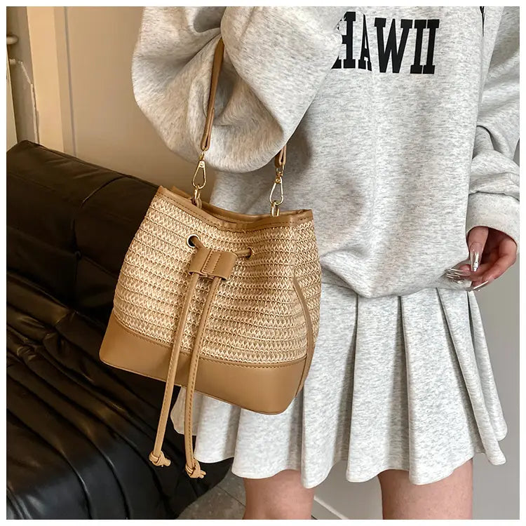 Kudottu ruskea aprikoosi maito tee olkalaukku neliömäinen ristikukkaro hihnalla