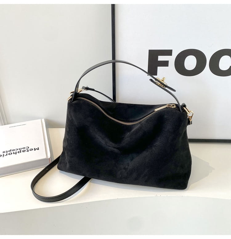 Retro Fashion Shoulder Bag with Polyester Lining for Travel and Daily