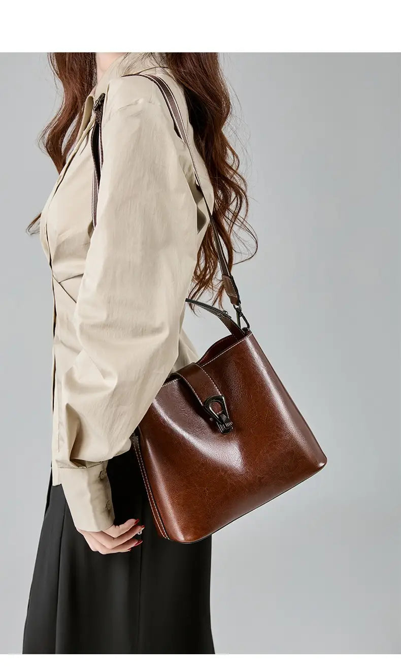 Winter Bucket Bag Shoulder Messenger with Leather and Polyester Cotton Lining