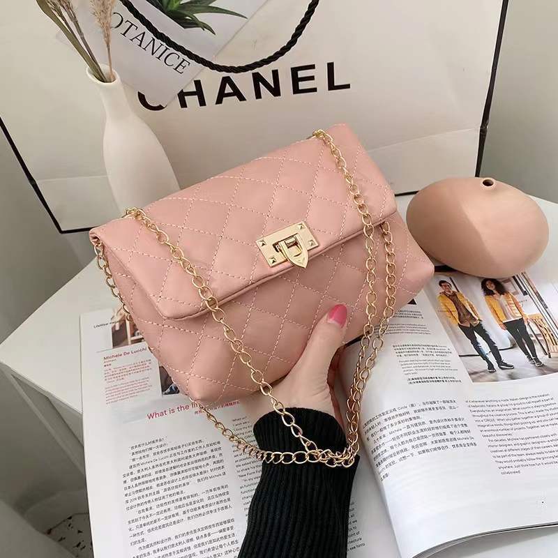 Diamond Chain Shoulder Bag in Various Colors with Casual Crossbody Design - Multiple for Style diamond chain shoulder