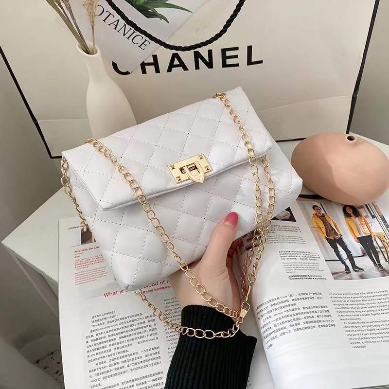 Diamond Chain Shoulder Bag in Various Colors with Casual Crossbody Design - Multiple for Style diamond chain shoulder