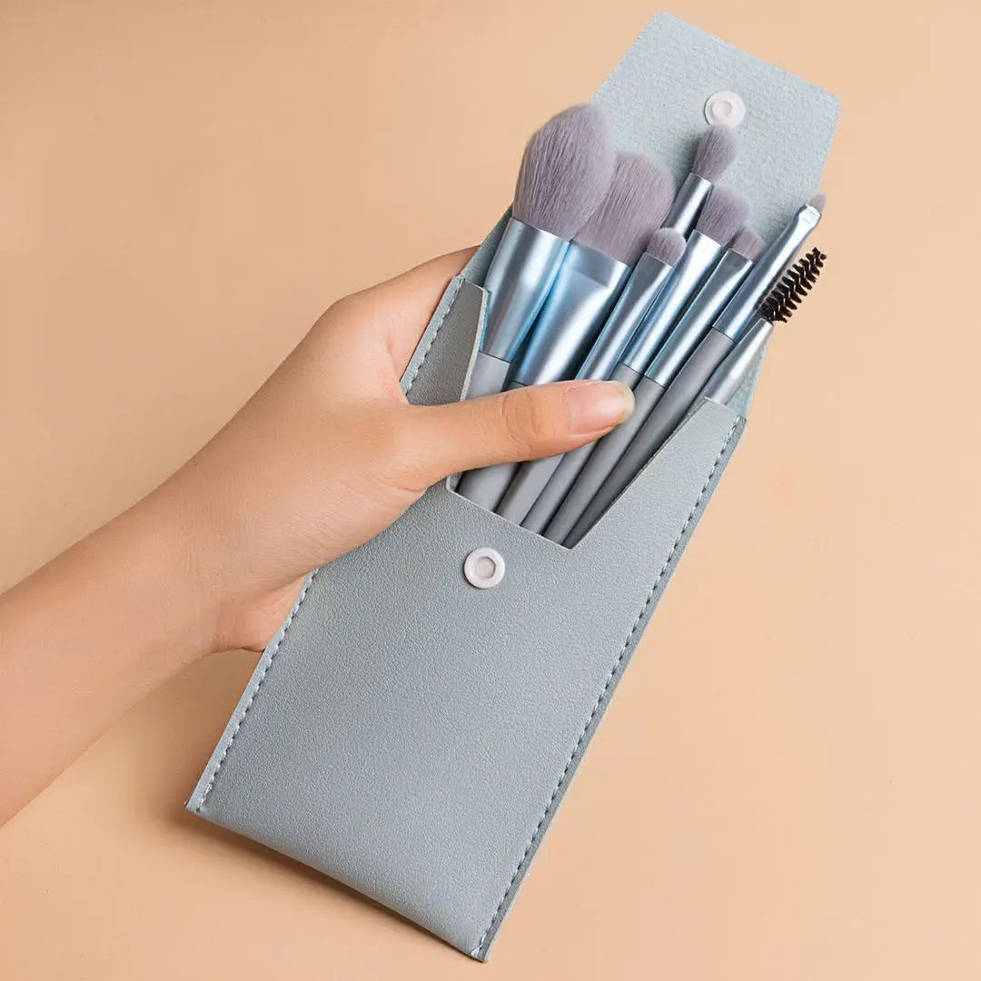 Portable Set Of 8 Mini Beauty Makeup Brushes