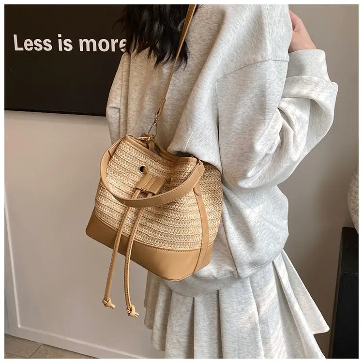 Kudottu ruskea aprikoosi maito tee olkalaukku neliömäinen ristikukkaro hihnalla