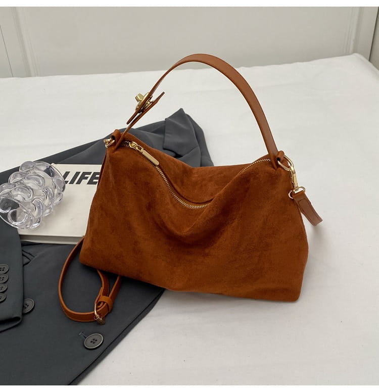 Retro Fashion Shoulder Bag with Polyester Lining for Travel and Daily