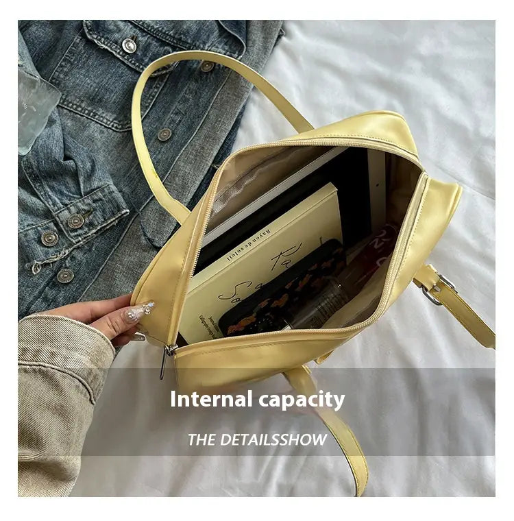 Mála gualainn flap meánach PU le scairf síoda agus bogha péarla do mhná