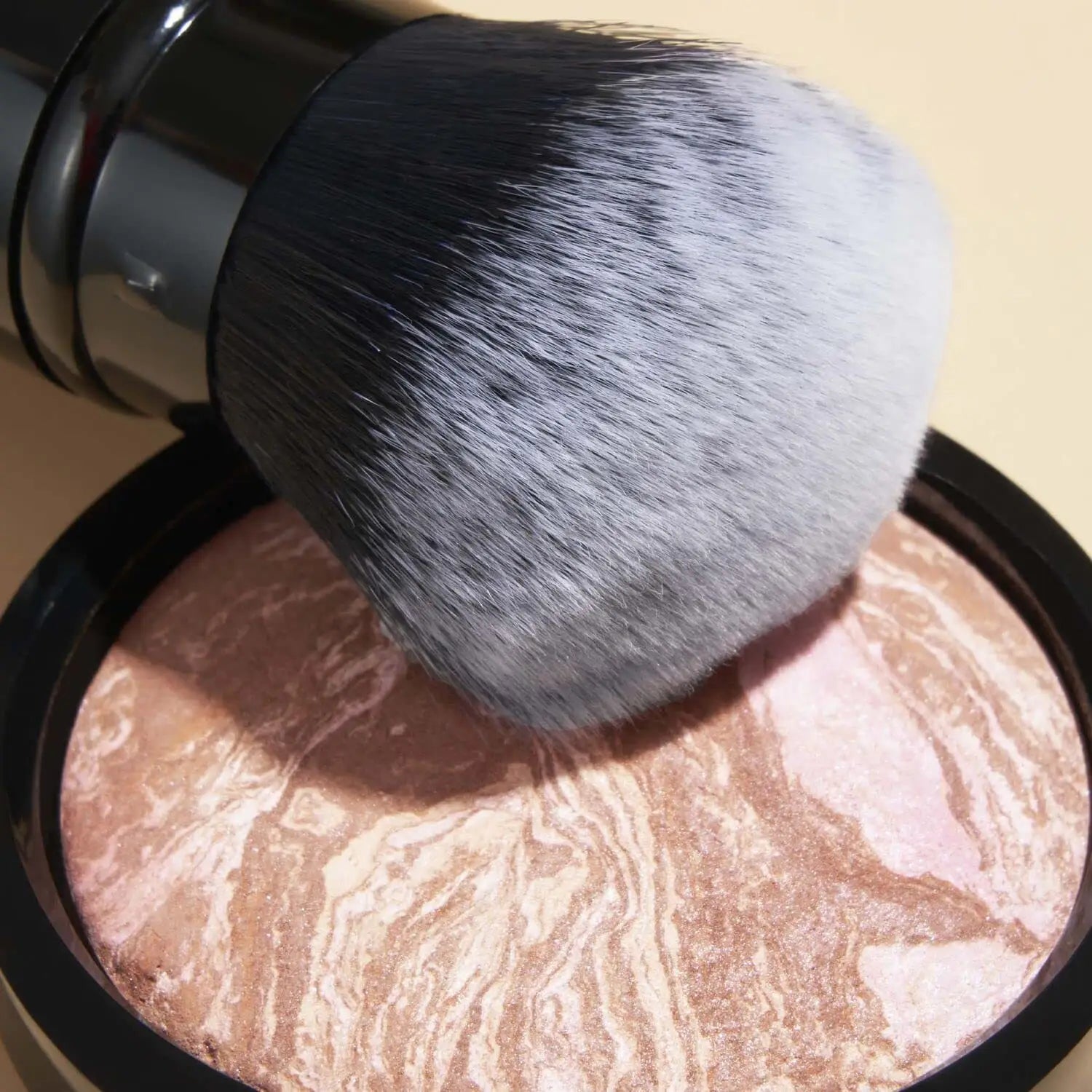 Portable Telescopic Powder Brush for Chin Finishing and Shading