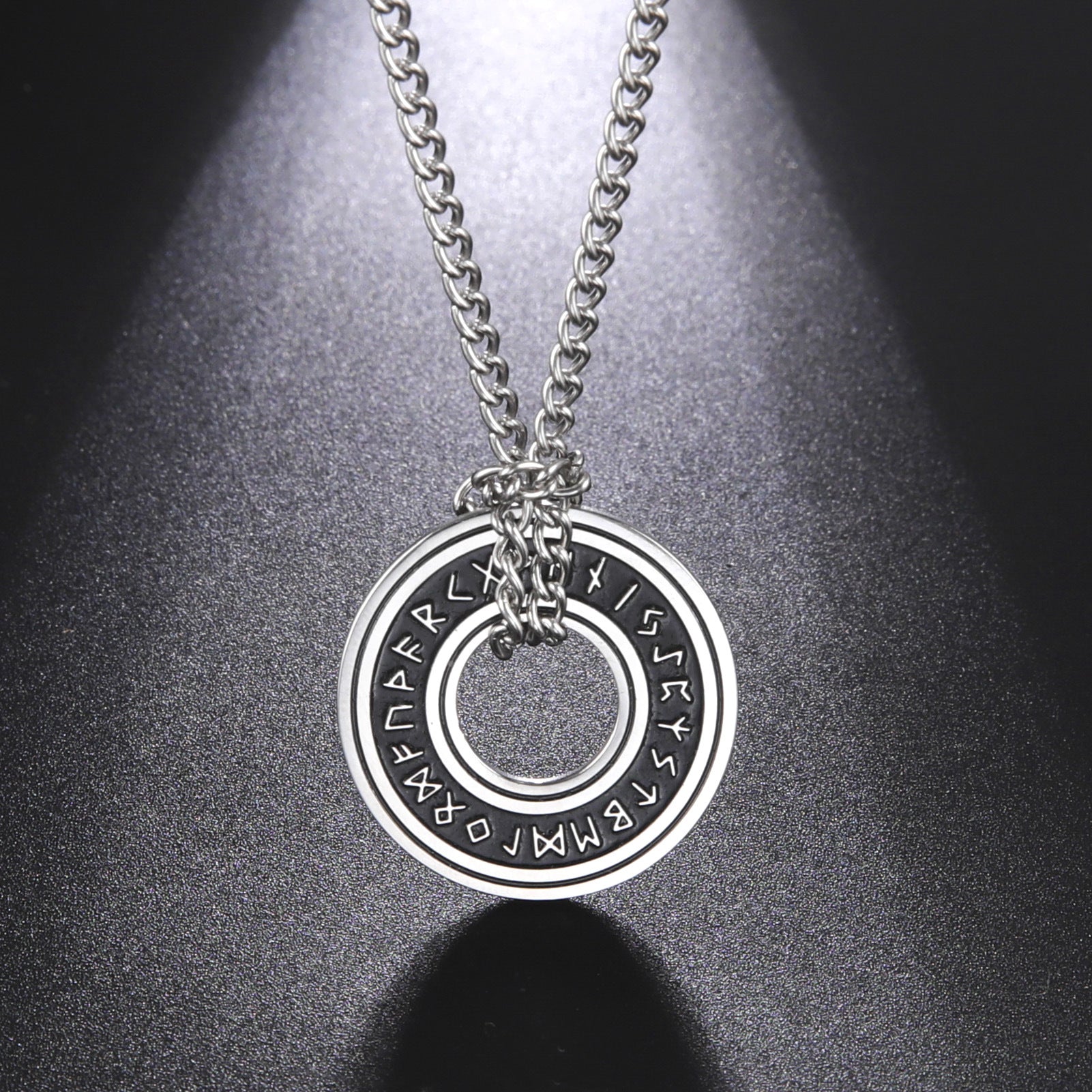 European And American Retro Style Luen Letter Circle Pendant Men’s Necklace - Retro Style Luen Letter Circle Pendant