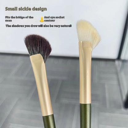 Eye Contour Brush with Oblique Sickle Shape for Precise Makeup Application - Teleplus sickle eye contour brush oblique