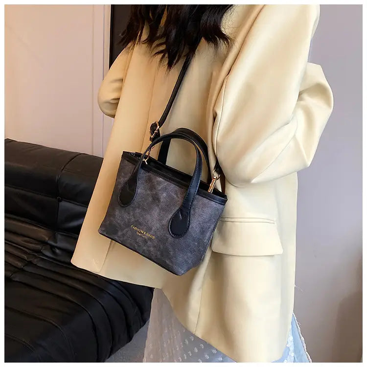 Medium PU axelväska för kvinnor svartbrun med intern mobiltelefonficka