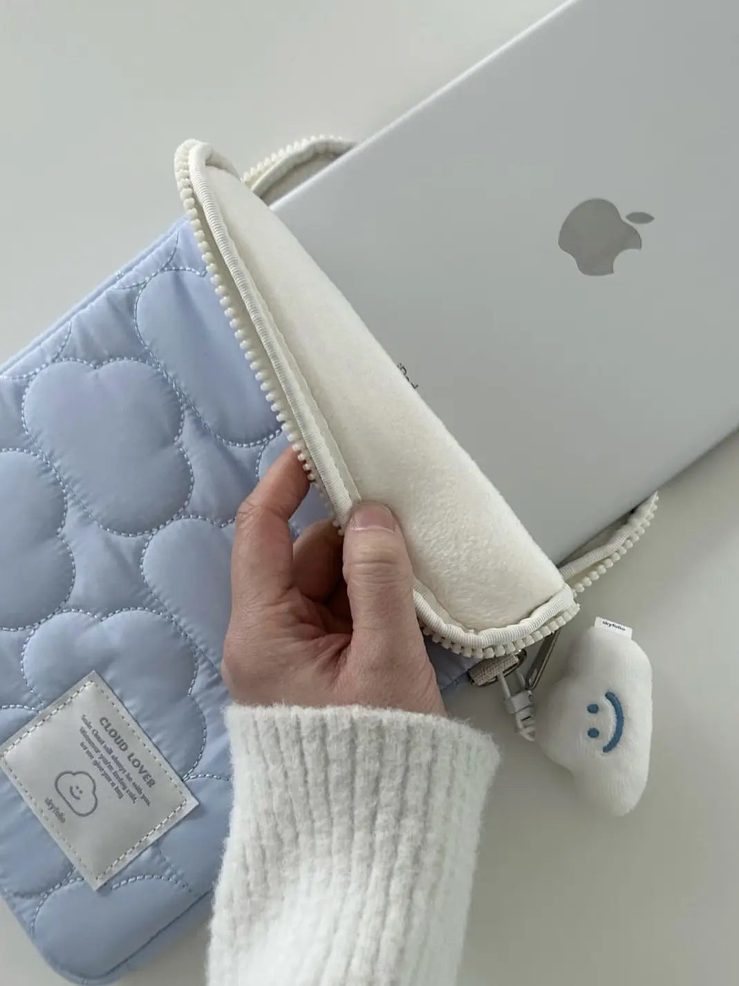 Mânecă de laptop alb și albastru pentru femei pentru calculatoare de 11 până la 15,6 inci