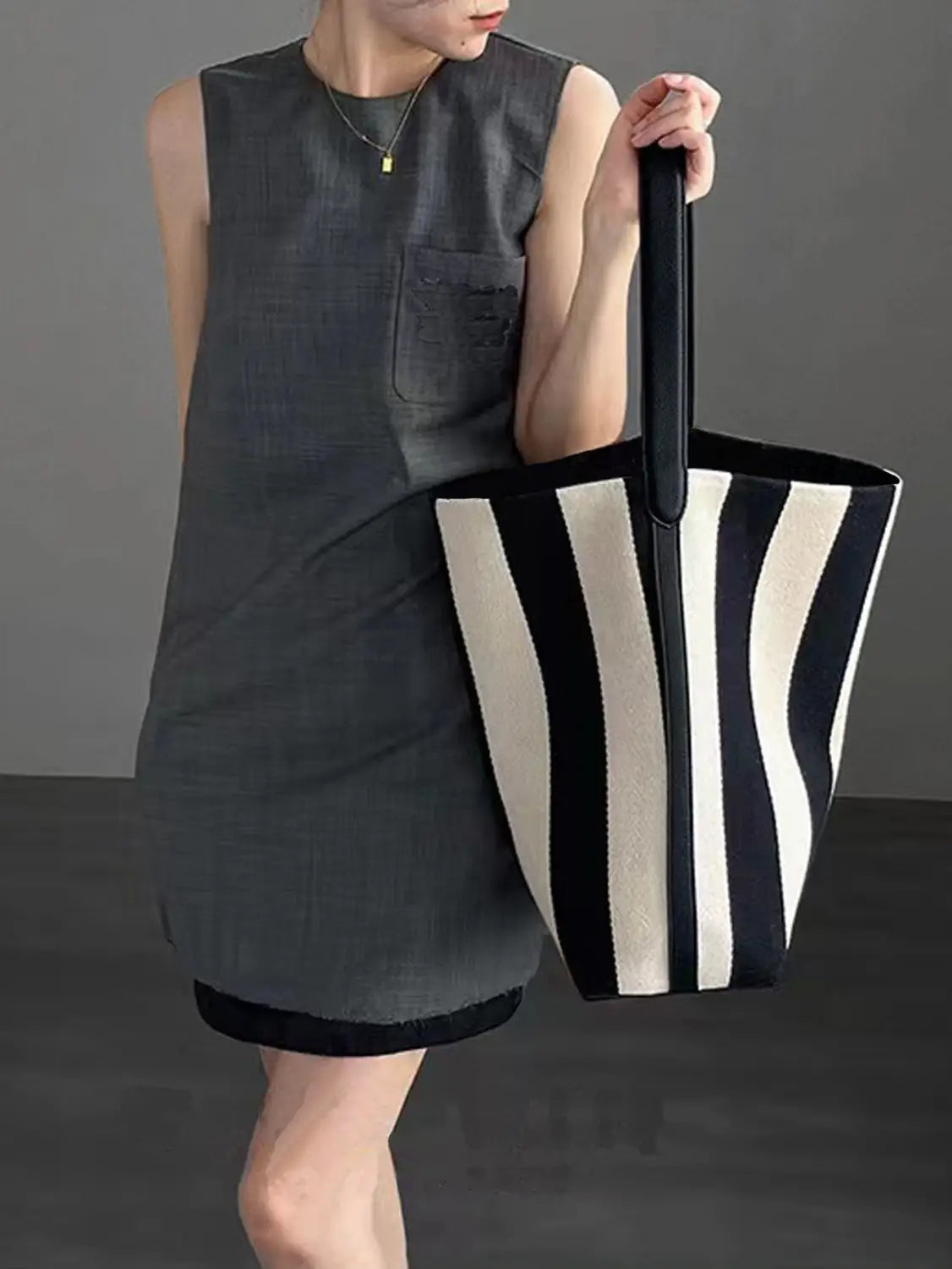 White Contrast Color Wide Shoulder Striped Canvas Bag with Zipper Pocket