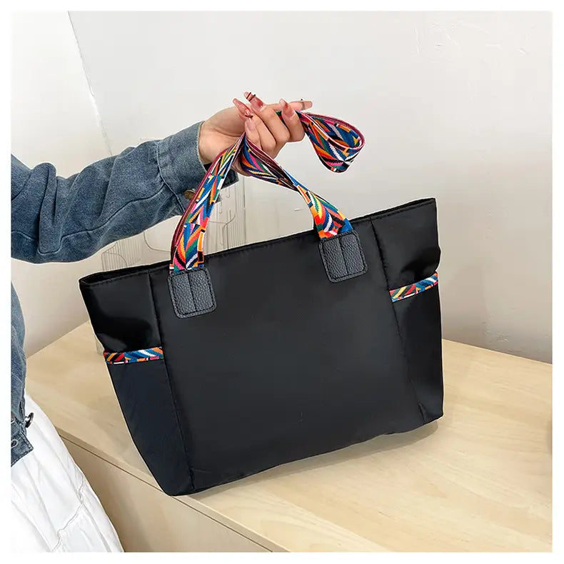 Lila Oxford tyg resväska med svarta ränder och dubbla axelanslutningar