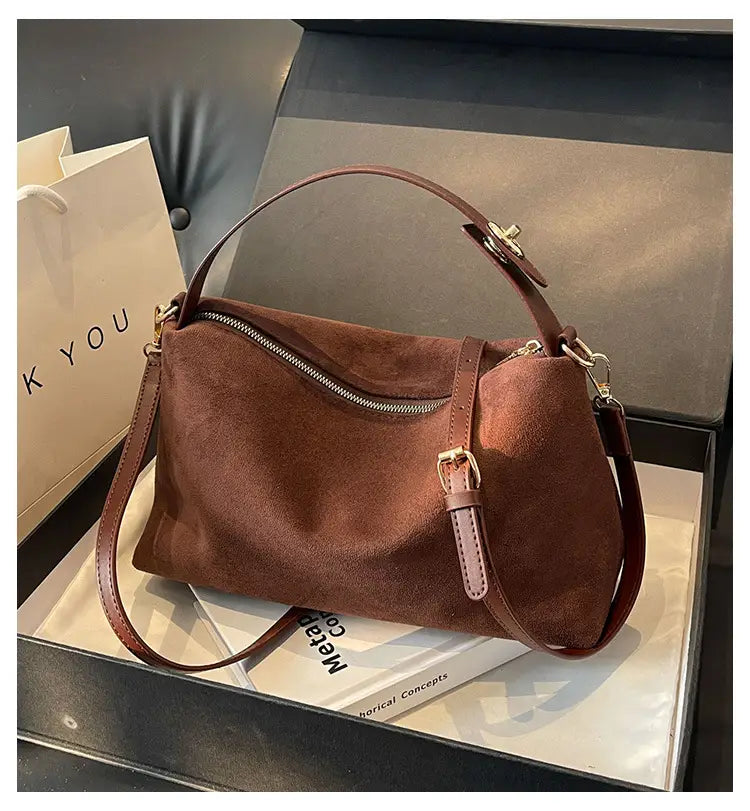 Retro Fashion Shoulder Bag with Polyester Lining for Travel and Daily